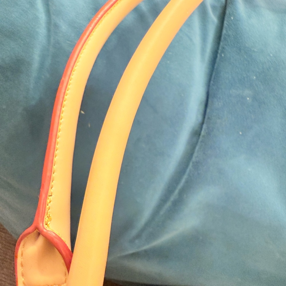 Tignanello Handbag Bone & Tan Leather Red Piping Metal Feet Like New - Picture 2 of 9